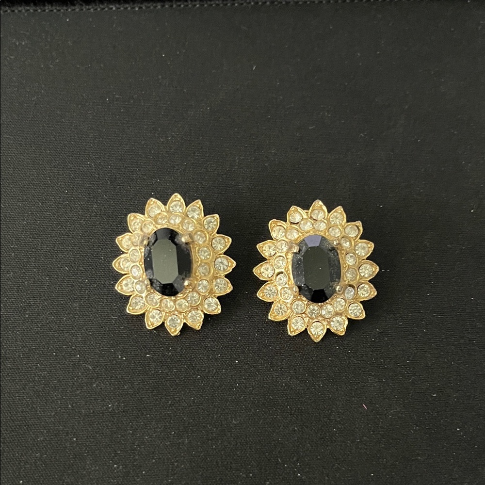 Kenneth Lane Gold Tone Rhinestone Flower w/Deep Blue Faux Sapphire Stone